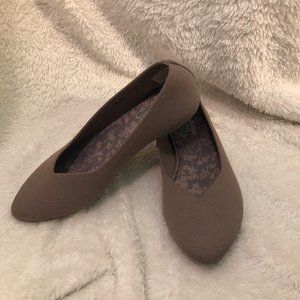 Skechers Stretch Tan Flats, Size 10